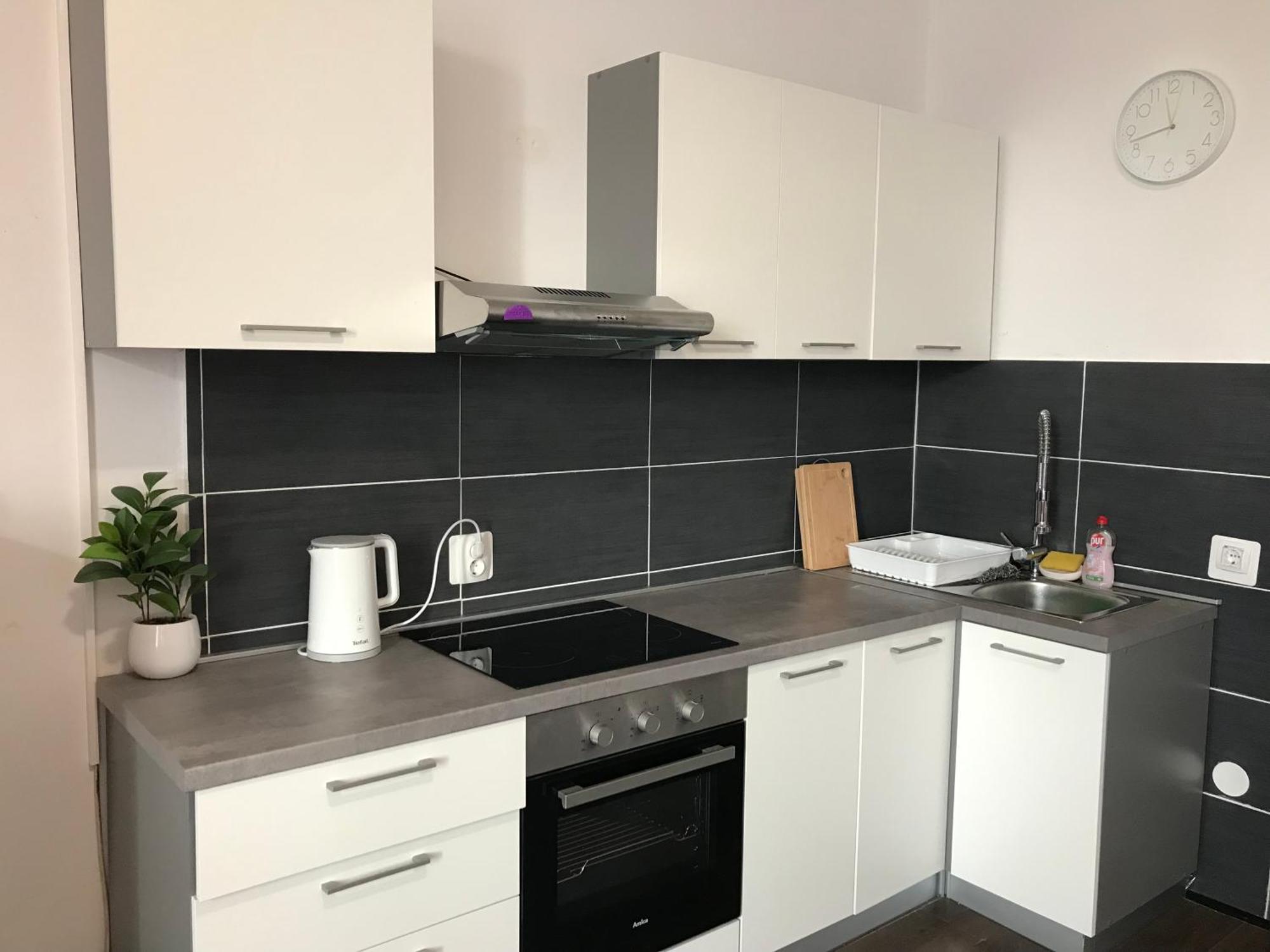 River City Apartments غييكا المظهر الخارجي الصورة