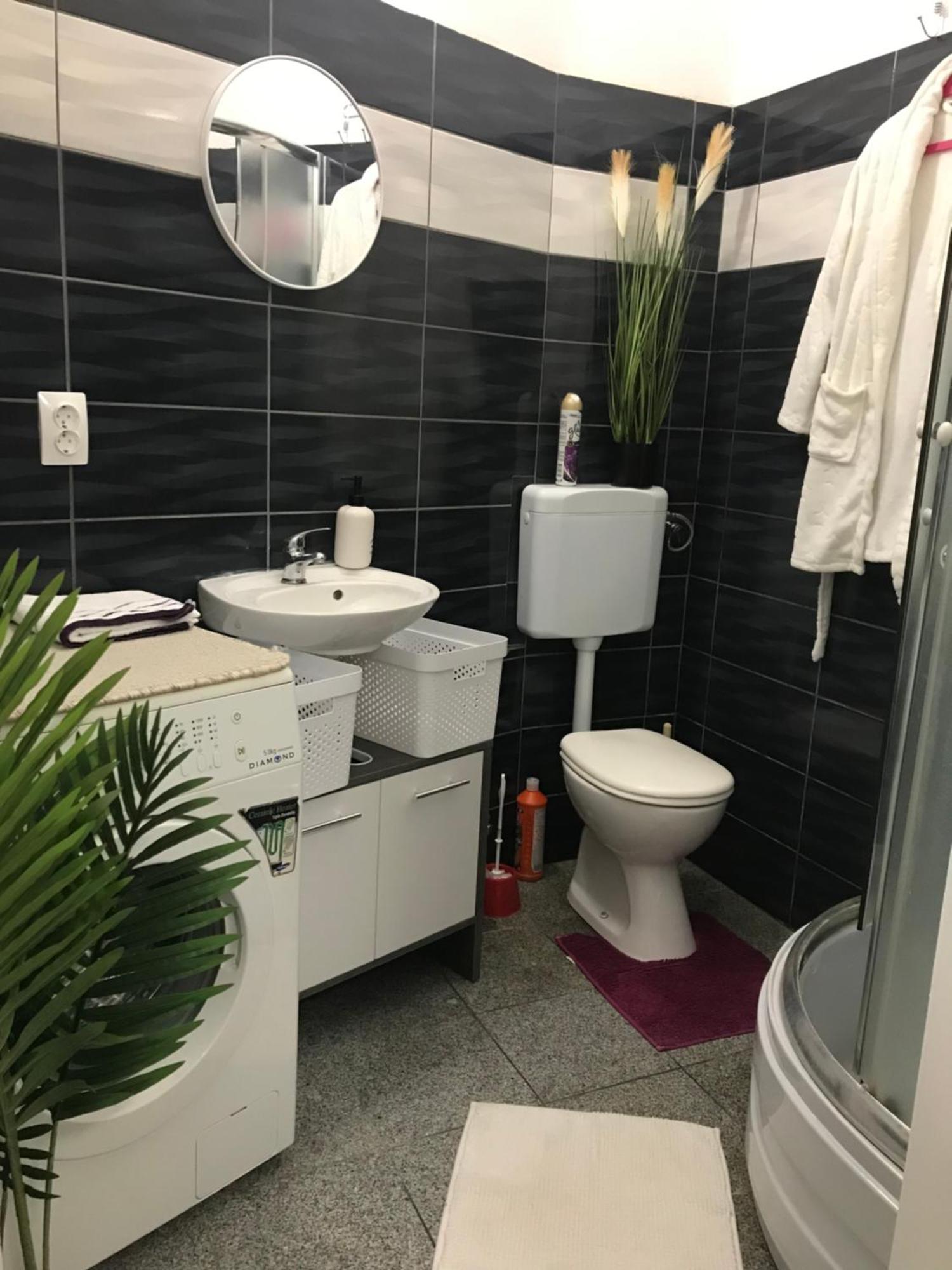 River City Apartments غييكا المظهر الخارجي الصورة